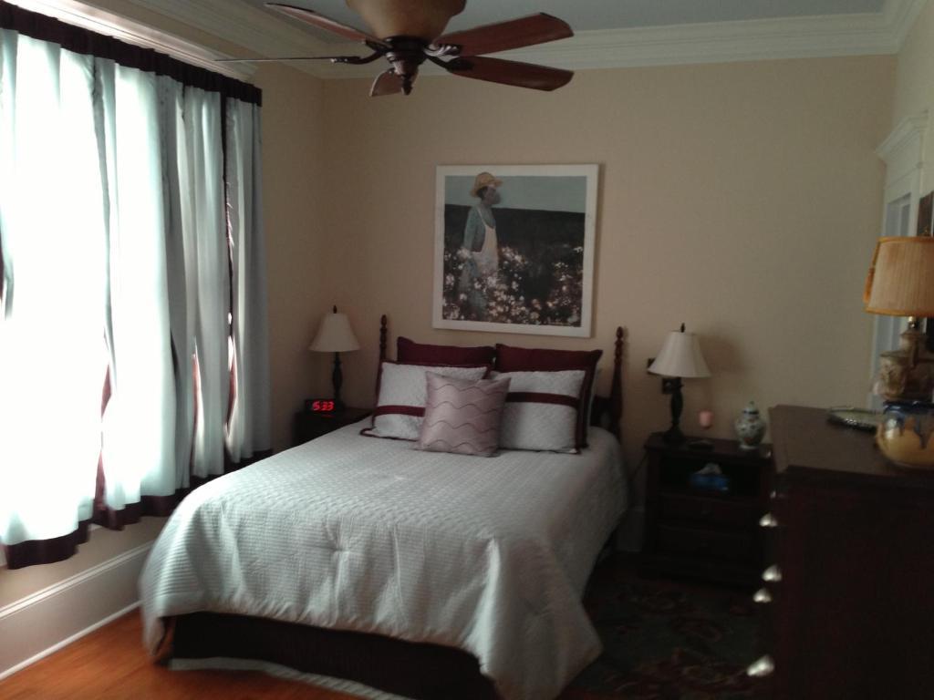 Hemmerling Guest House Hammond Room photo